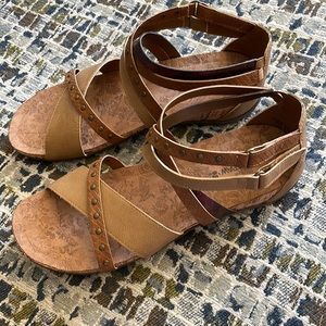BearPaw Gladiator Sandals 11 New